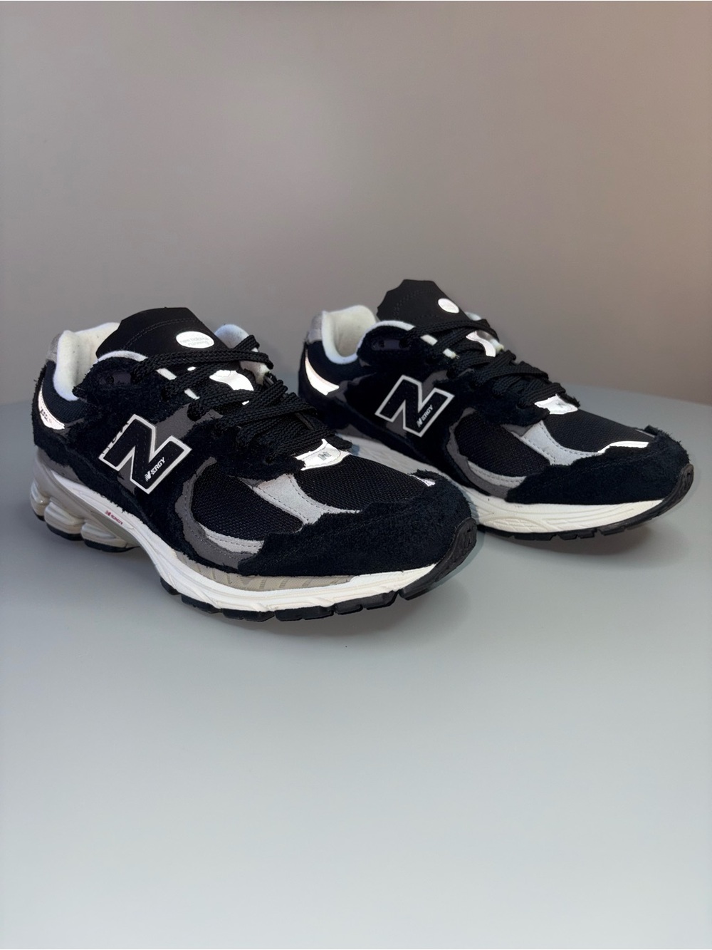 New Balance 2002r Men’s Black & White Athletic Sneakers